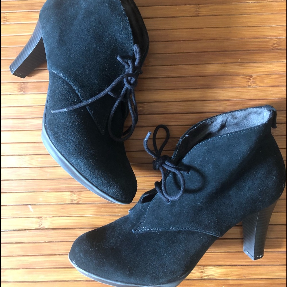 Croft and Barrow bootie suede sz 9